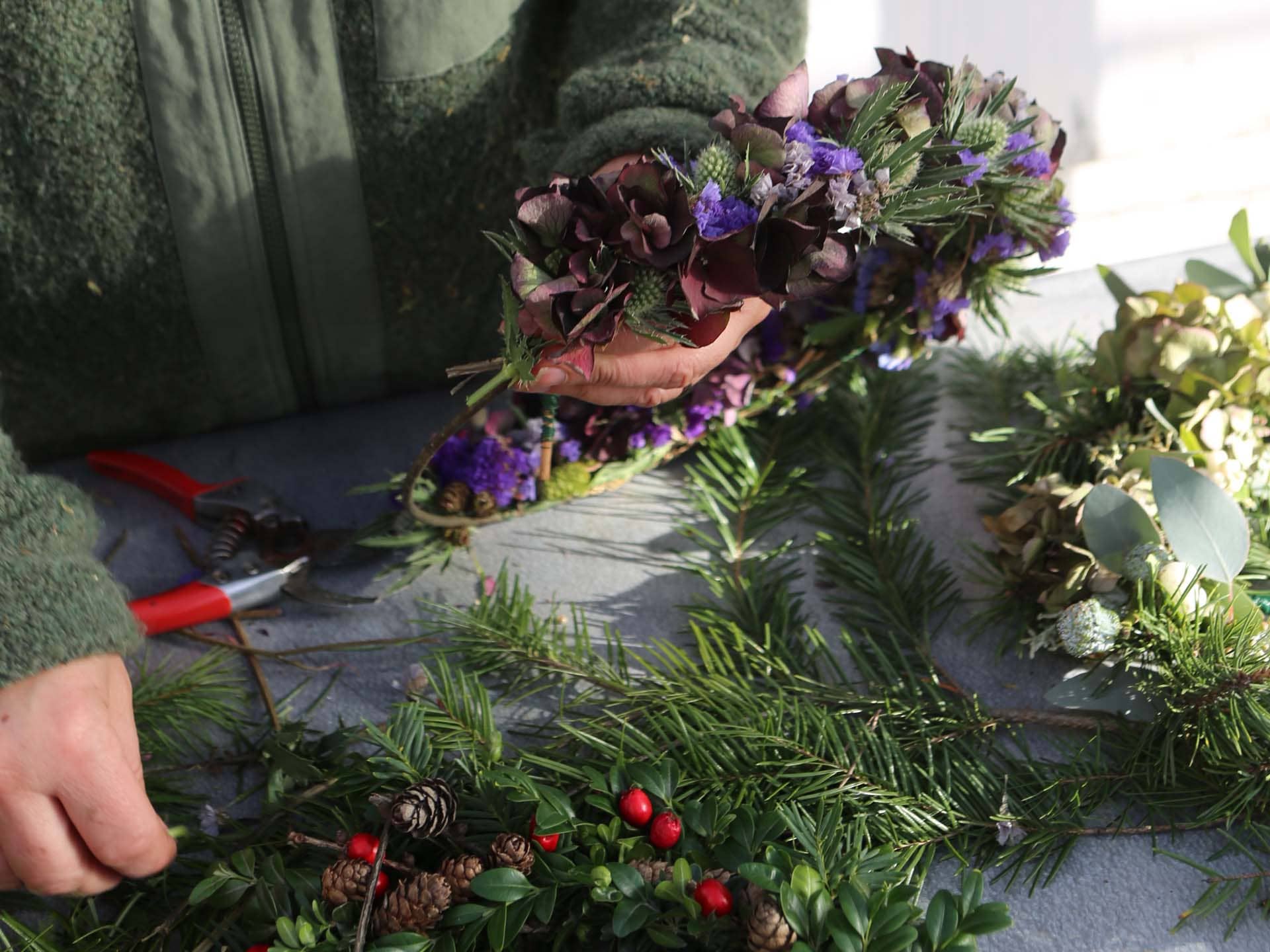 Lär dig binda kransar till jul! Workshop på Rosendals Trädgård