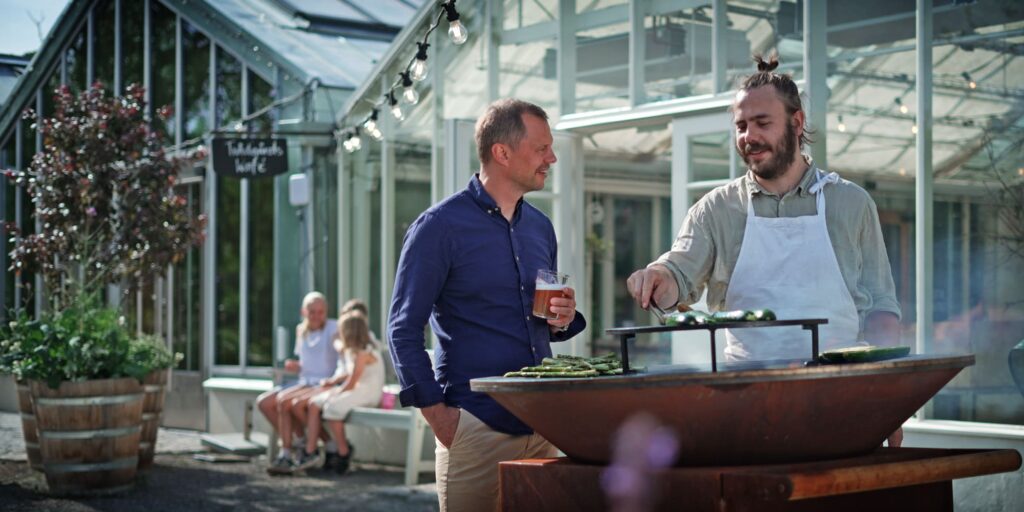 Torsdagshäng med bar och grill på Rosendals Trädgård